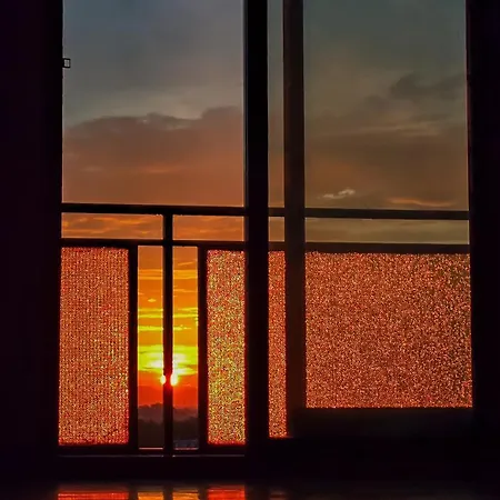 Skyline Apartment *